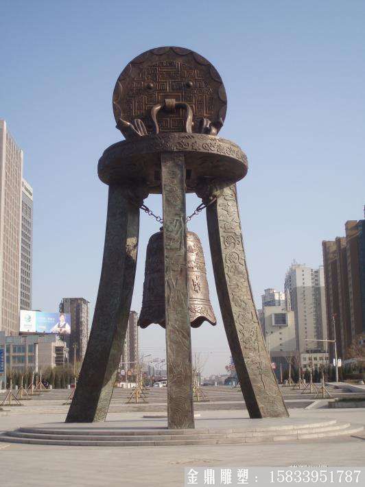 广场大型警钟铜雕，地标雕塑